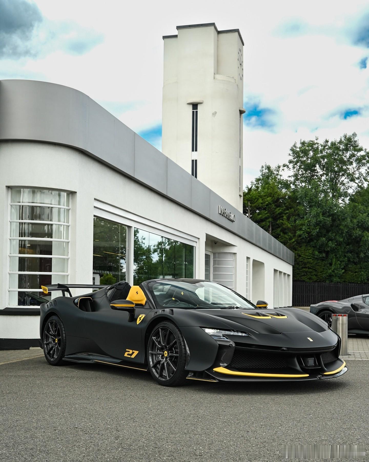 外观配色为Nero Galaxy Opaco--这是我第一次见到Nero Gal