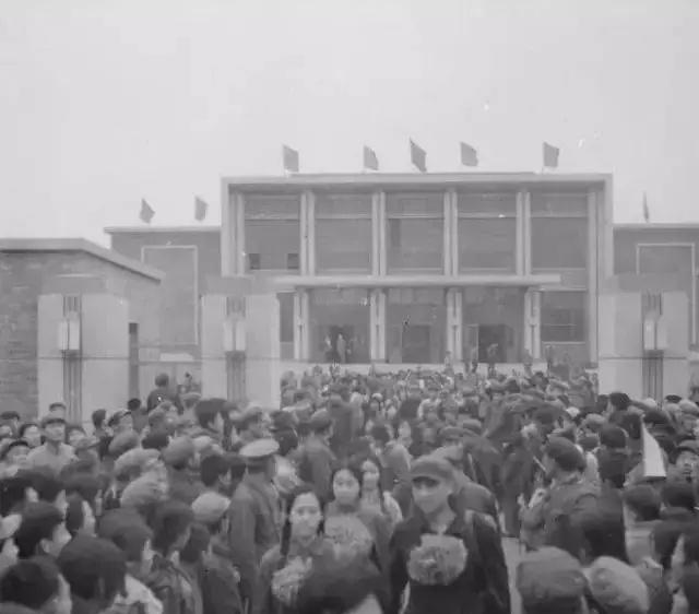 廊坊的变迁宛如一部波澜壮阔的史诗。昔日，它不过是河北省天津专区下安次县的一个小镇