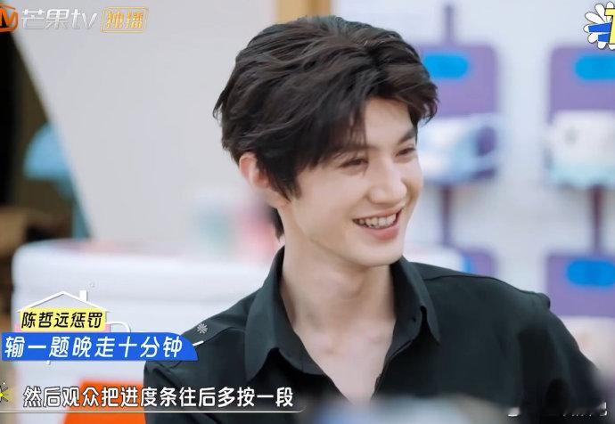 宋茜李沁陈哲远做客我们的宿舍我们的宿舍李沁的到来为宿舍带来别样宁静，她的存在让整