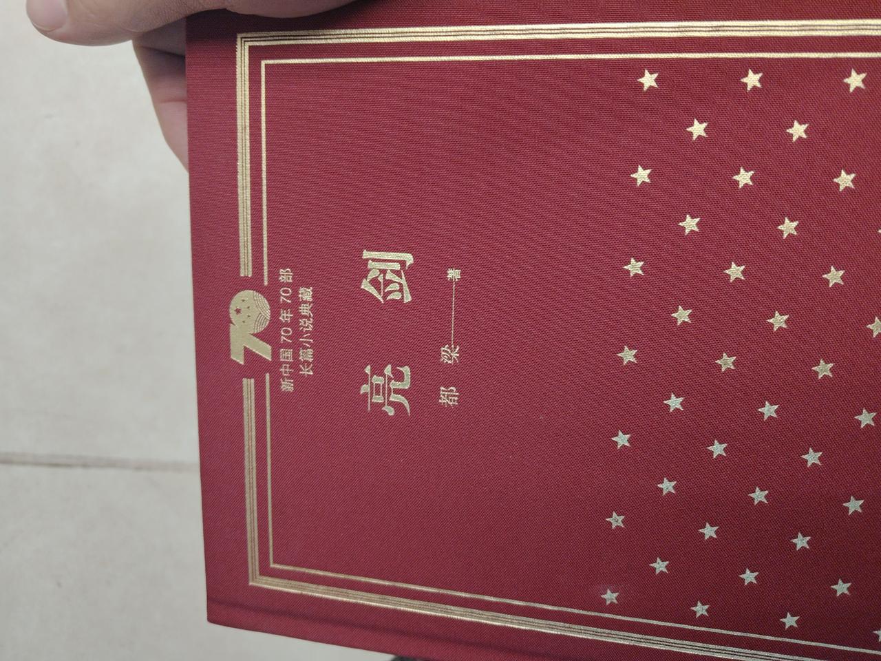 流水账——
早午，去公园锻炼。天气不好。没带伞。昨天下雨。这几天常下雨。今年雨多