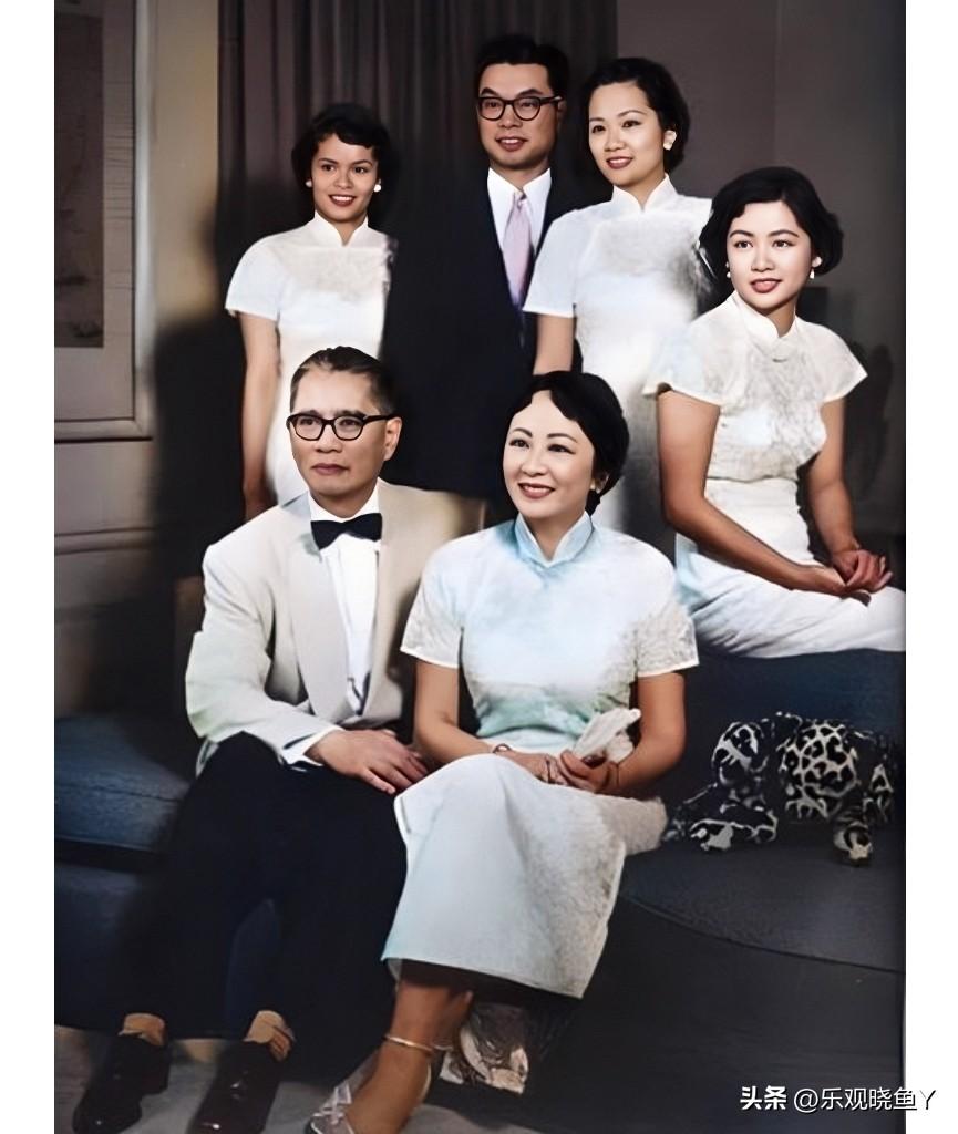 这才是上世纪50年代他们一家六口在美国纽约的真实貌相，这可不是演戏，也并非电视剧