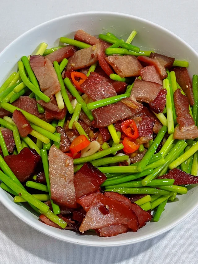 今天吃什么？巨巨巨巨巨下饭的蒜苔炒腊肉🤤~