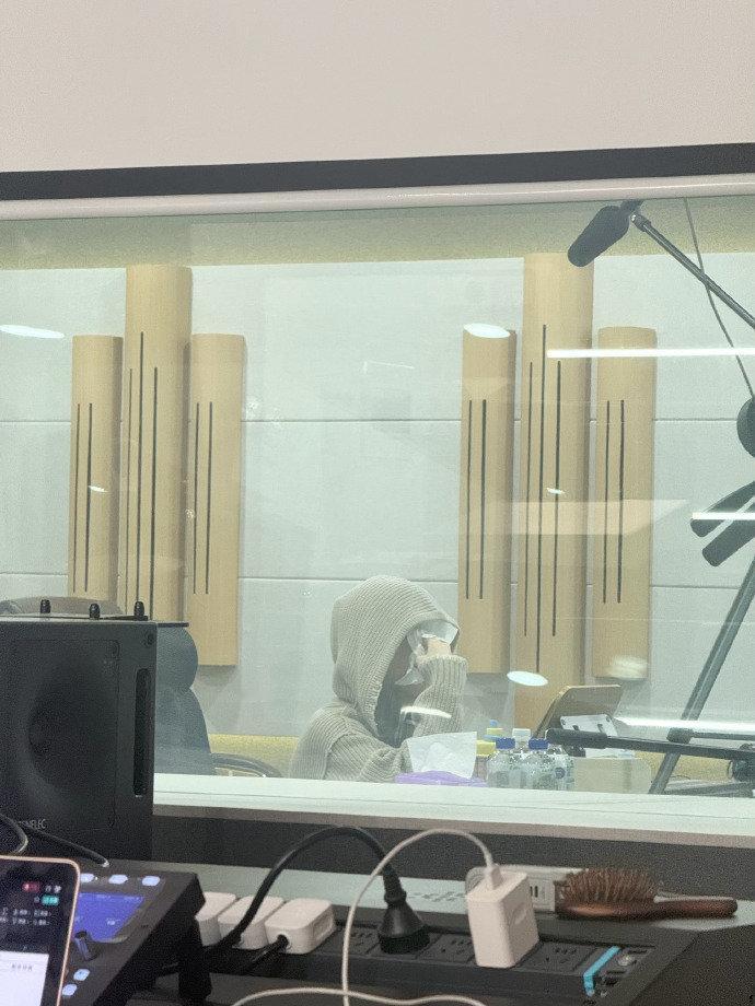 白鹿配音哭了白鹿莫离配音哭了 白鹿莫离配音哭了，555我们叶璃也是小哭包一枚 