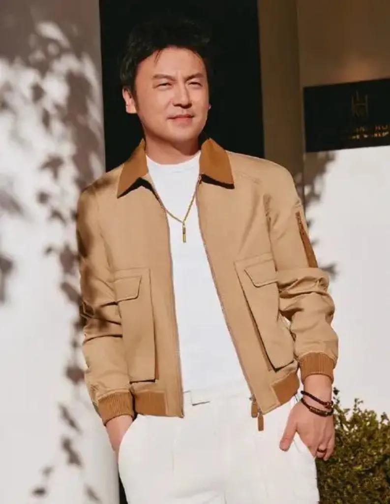 雷佳音“下岗再就业”？这次当上南非旅游“推销员”！都说演员拍完戏就“失业”，可雷