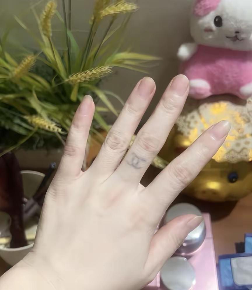 想看看你们手上带的💍 再看看我的尴尬😅了