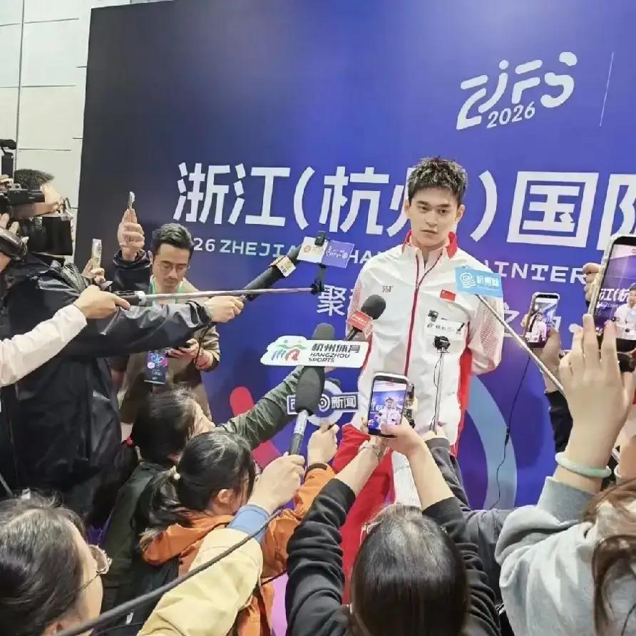 五一假期本是全民放松的时刻，体育圈却突发重磅消息，让无数网友唏嘘不已。
 
5月