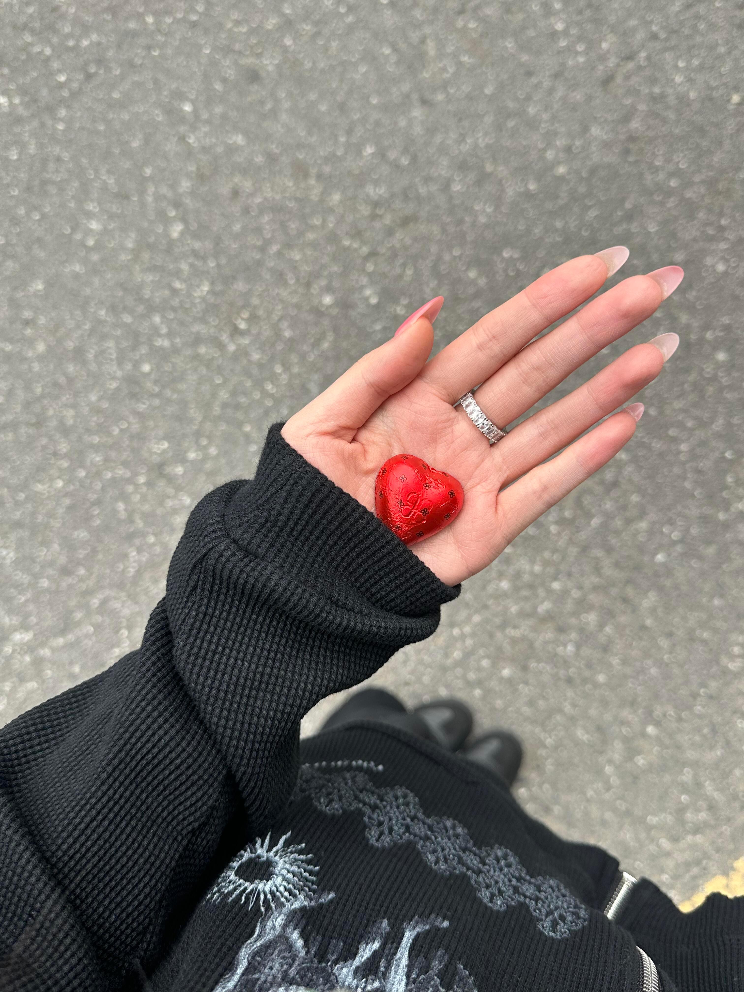 所有年轻带来的问题,时间都会解决,时间解决问题的同时也带走了年轻。 