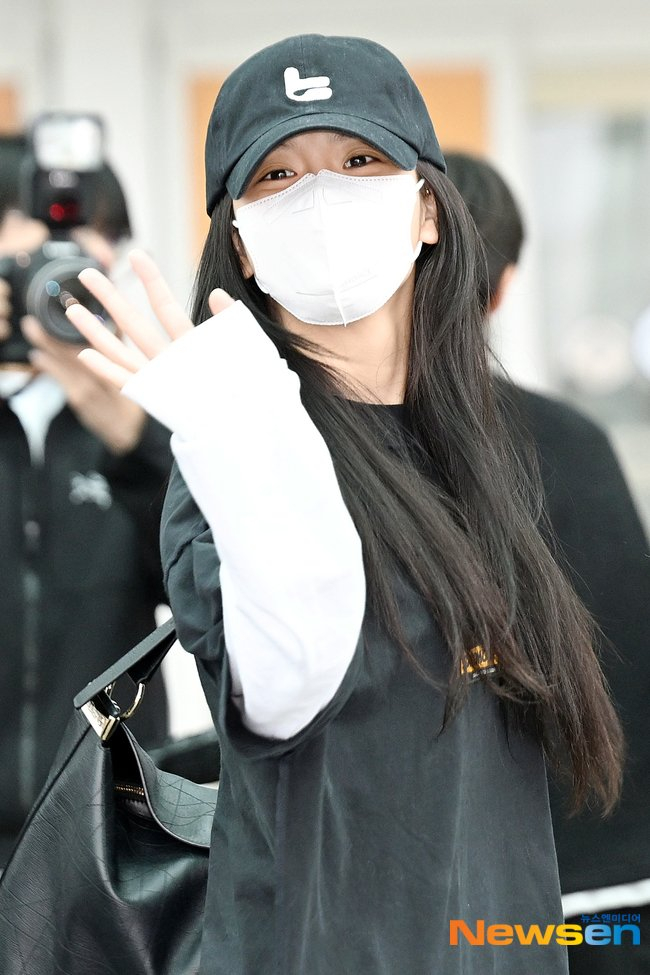 BLACKPINK 成员 JISOO 于 5 月 3 日上午通过位于仁川中区云西