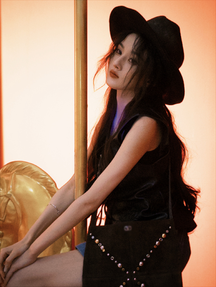 1.宋祖儿最近还在执着于减重，哪怕她的体重已经是“7”字打头，整个人看上去都很不