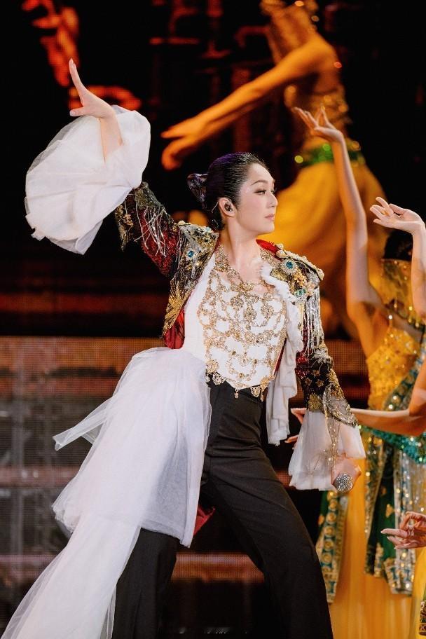 【On.cc】楊千嬅廣州巡演遇暴雨來襲　歷盡波折順利完成演出樂壇天后楊千嬅《Li