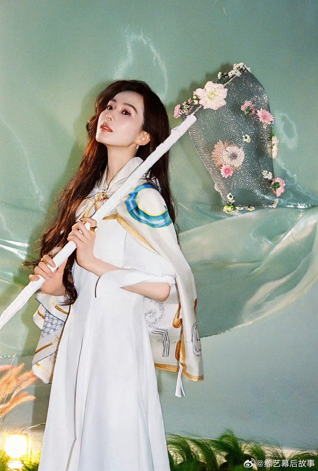 刘诗诗嘟嘴撕拉片 诗诗的嘟嘴杀我！这个表情包我要打印出来裱起来！刘诗诗生日捧花撕