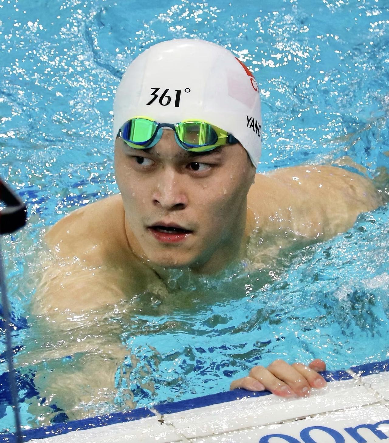 估计孙杨没想到，

00后的小运动员也没想到，

28年后的现在，34岁的孙杨竟