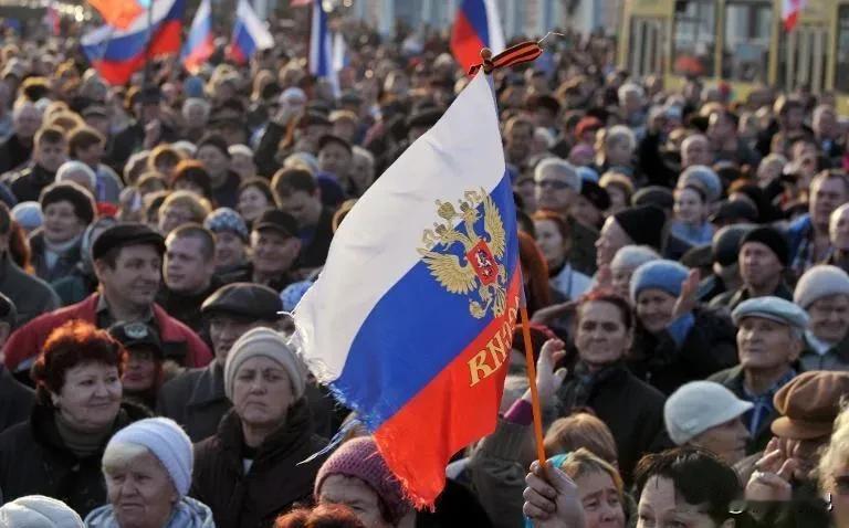 最近俄罗斯开始号召乌克兰各州搞公投，问大家想不想加入俄罗斯。这招真狠，感觉就是想