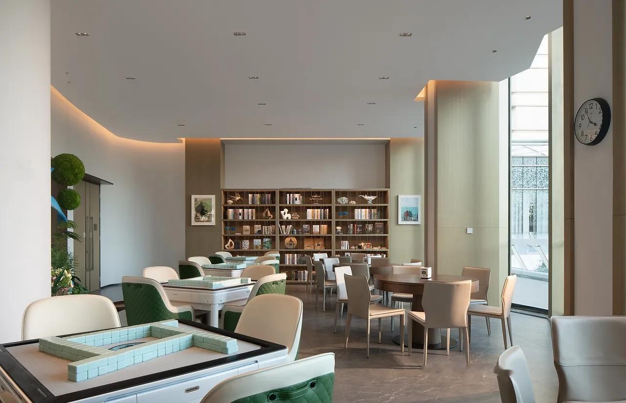 中韩各自国内发展和国际环境都发生巨大变化。双方应重温并坚持建交初心，与时俱进地再