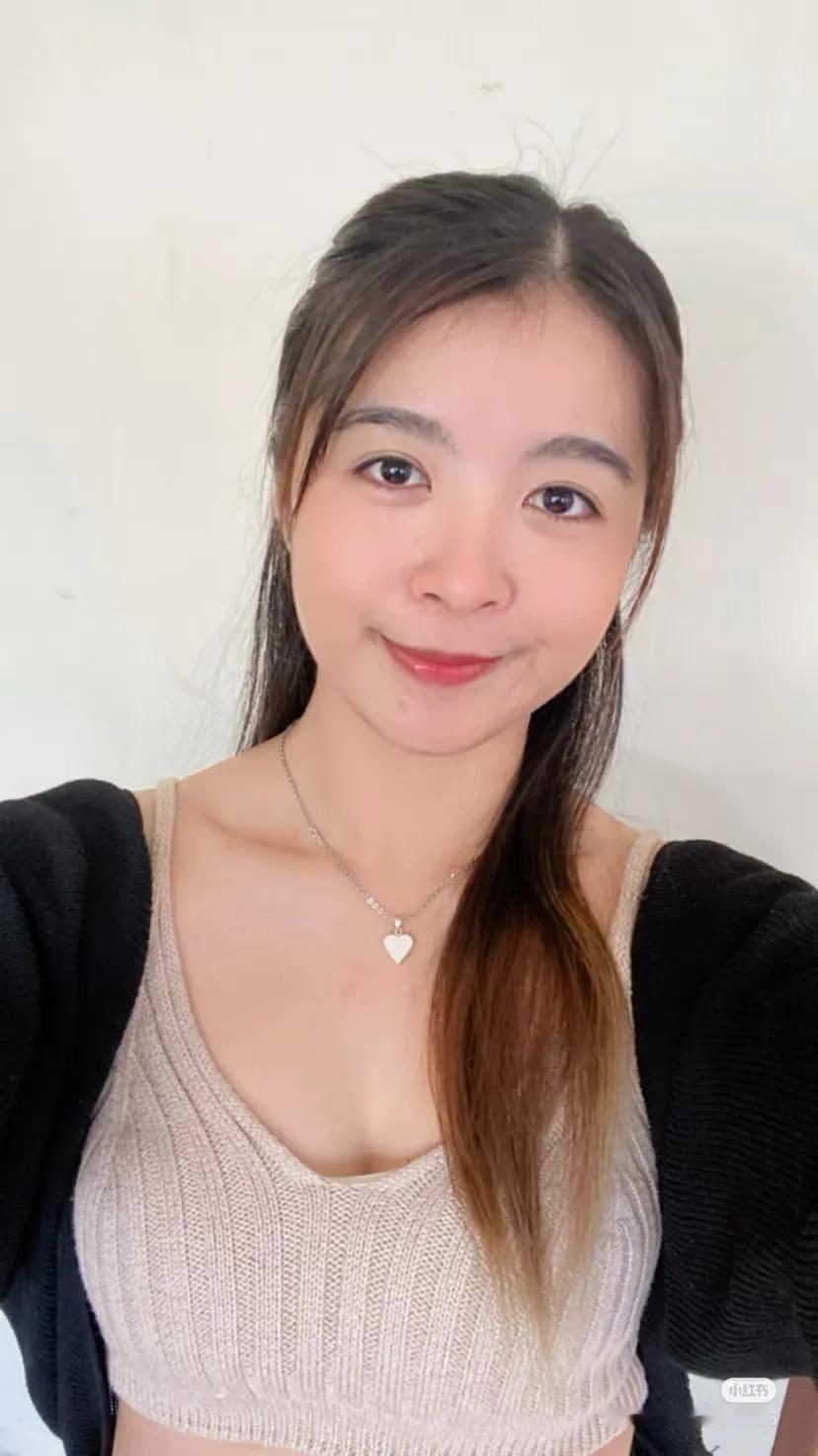 话说大马近几年就推出了许多样靓身材正，气质也相当不错的新晋博主，而郑郑就是其中之