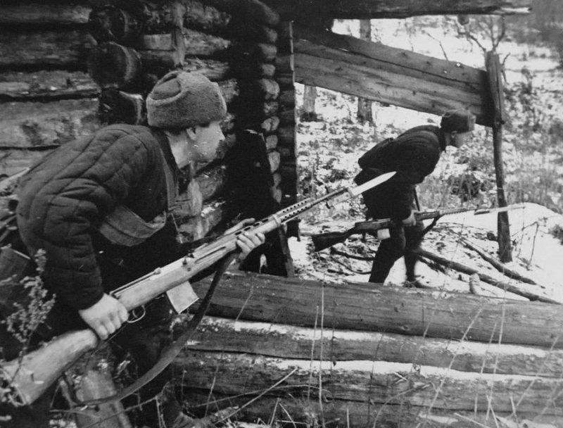 解放军为什么不喜欢苏联SVT-40半自动步枪，而是选择了SKS半自动步枪？苏联S