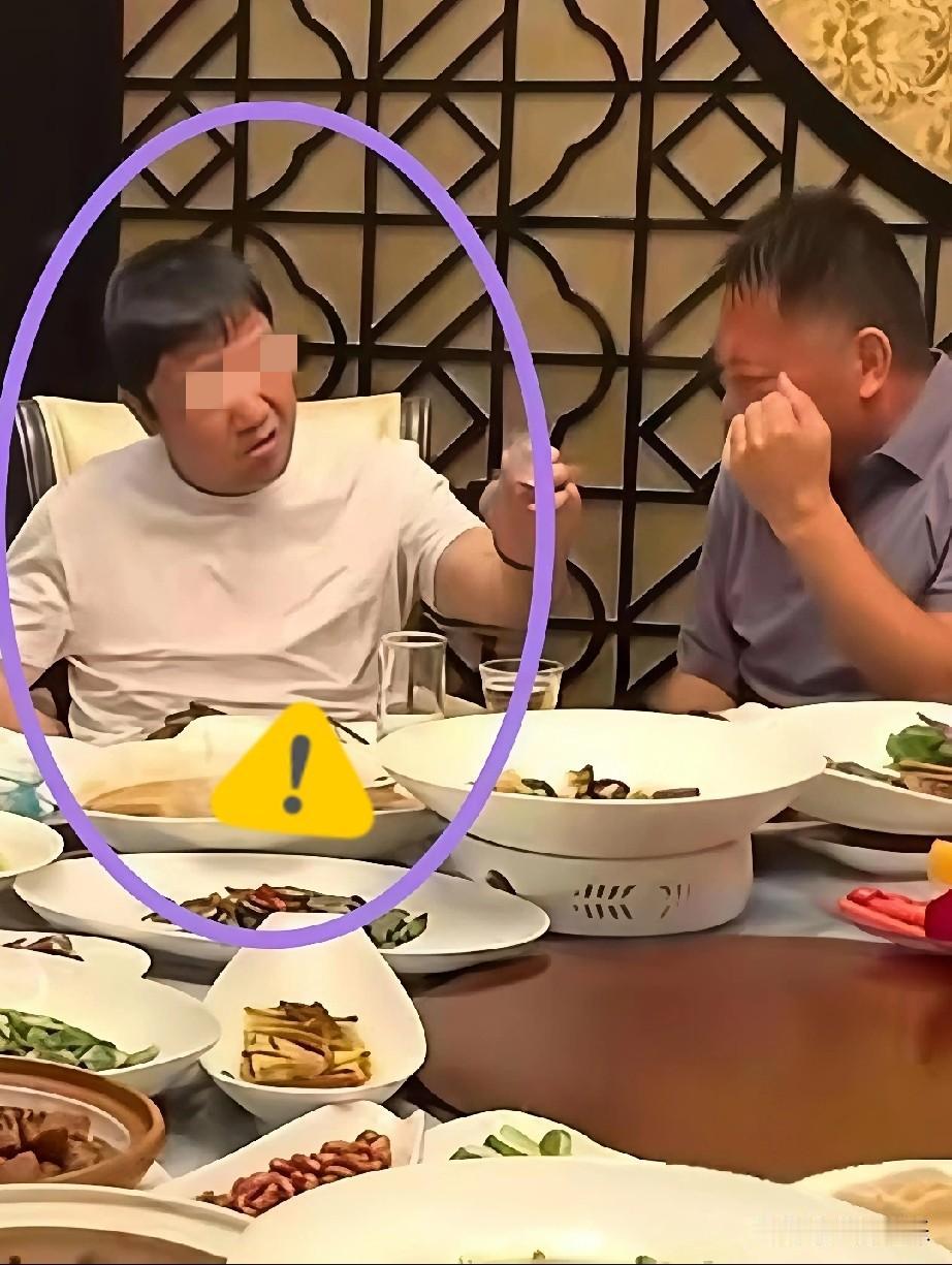 贾冰饭局那段短短视频，说实话，看得我后背比他还要凉。

这年头，哪怕是再熟的局，
