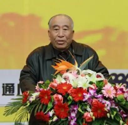 郑起（1932年-2023年8月31日），黑龙江省海伦县十二区兴盛村人。共产党员