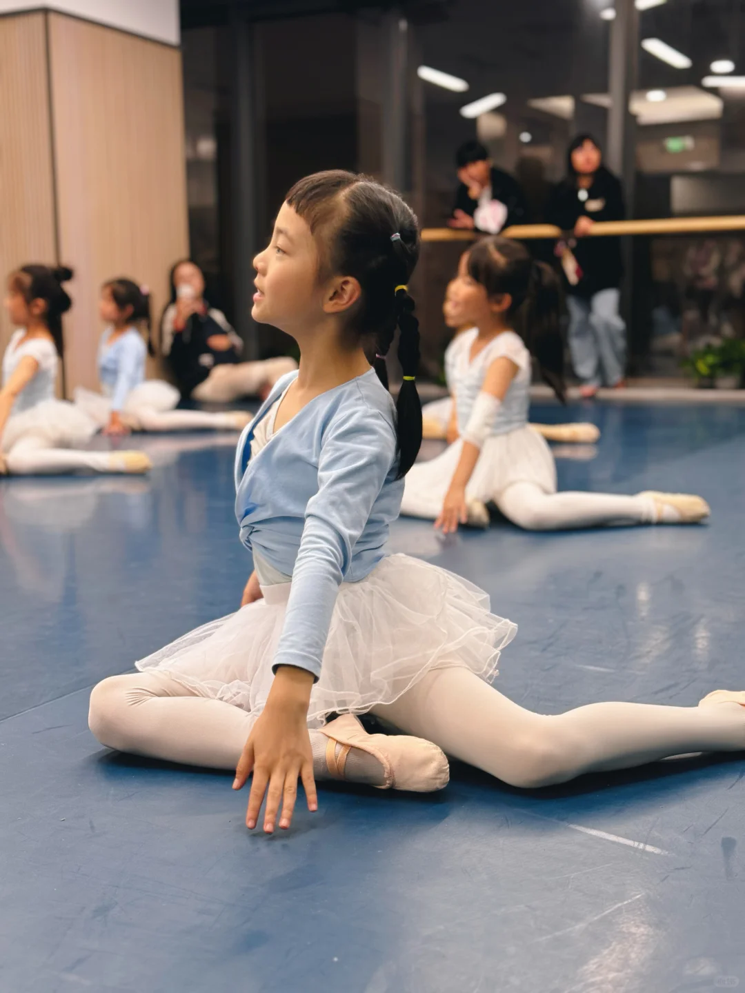 养女孩，蕞好让她懂点人情世故