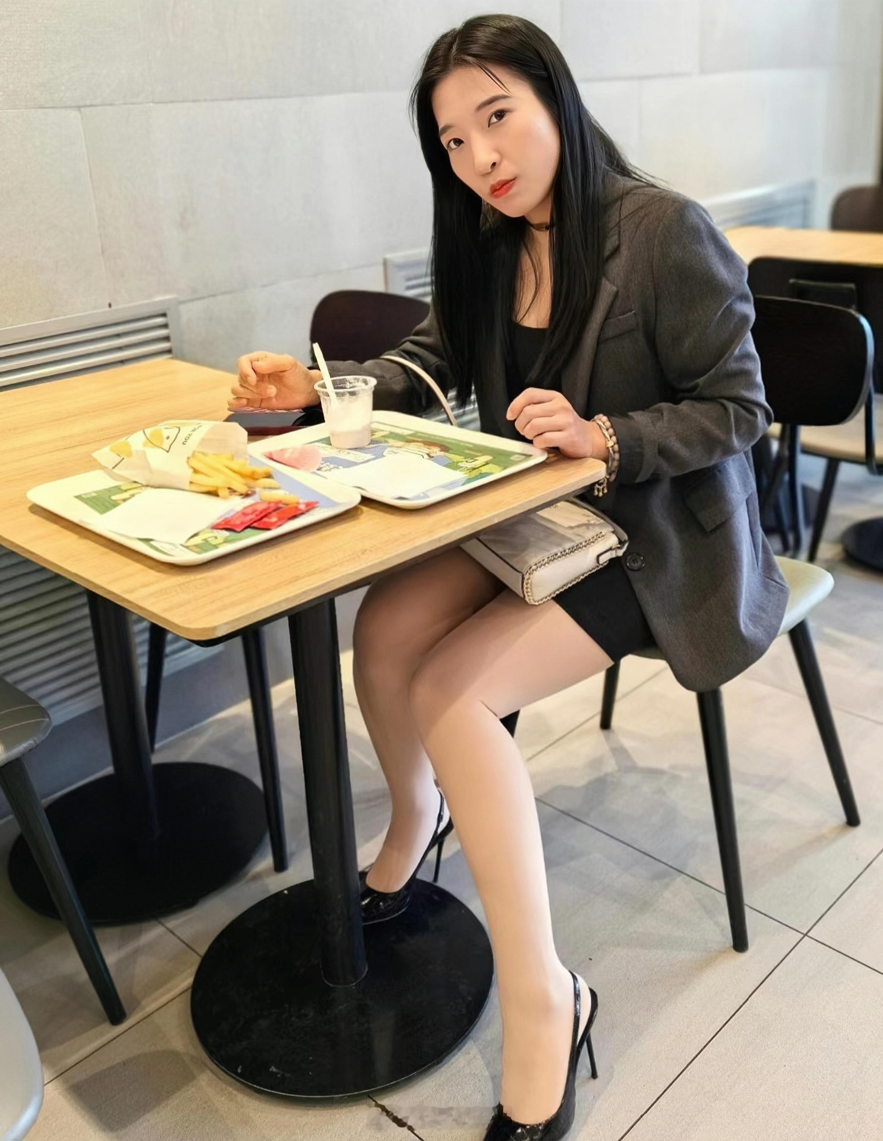 阿姨美拍专注美腿三十年 ​​​