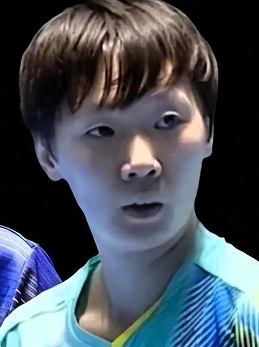 21-19，王曼昱与申裕斌WTT大满贯新加坡站女单1/8决赛第1局，打出令人瞠目