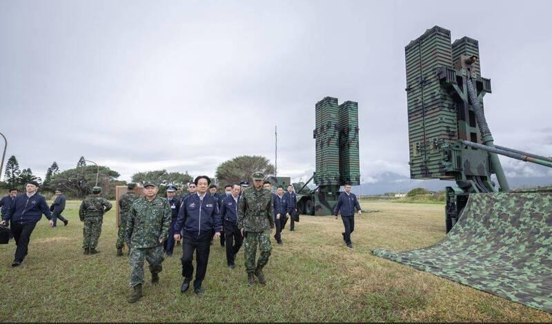 【台湾地区空军明年将成立警卫旅】近年，台湾空军“防空暨飞弹指挥部”装备和人员不断