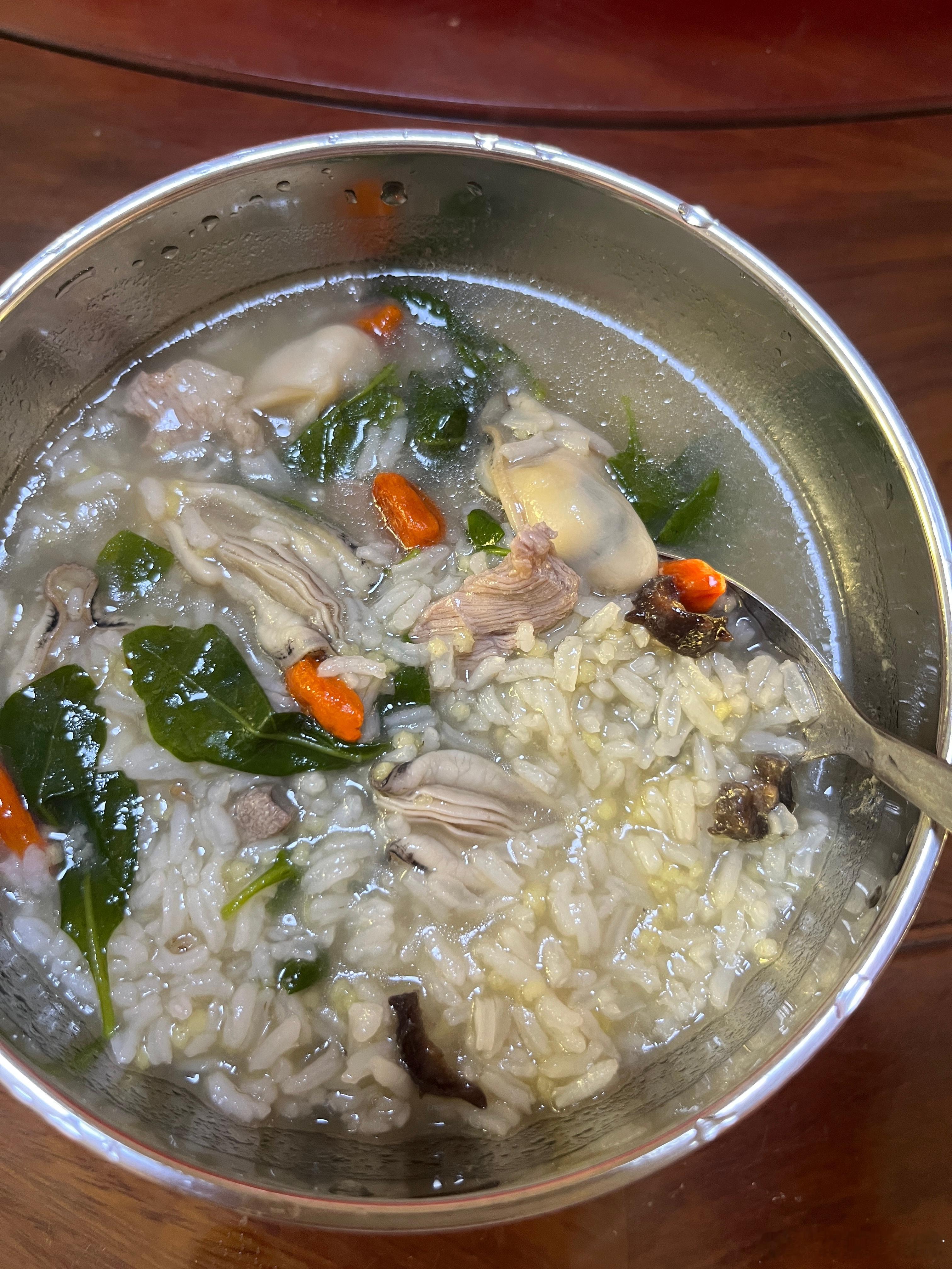 好鲜甜的一碗粥，料很足呀 ​​​