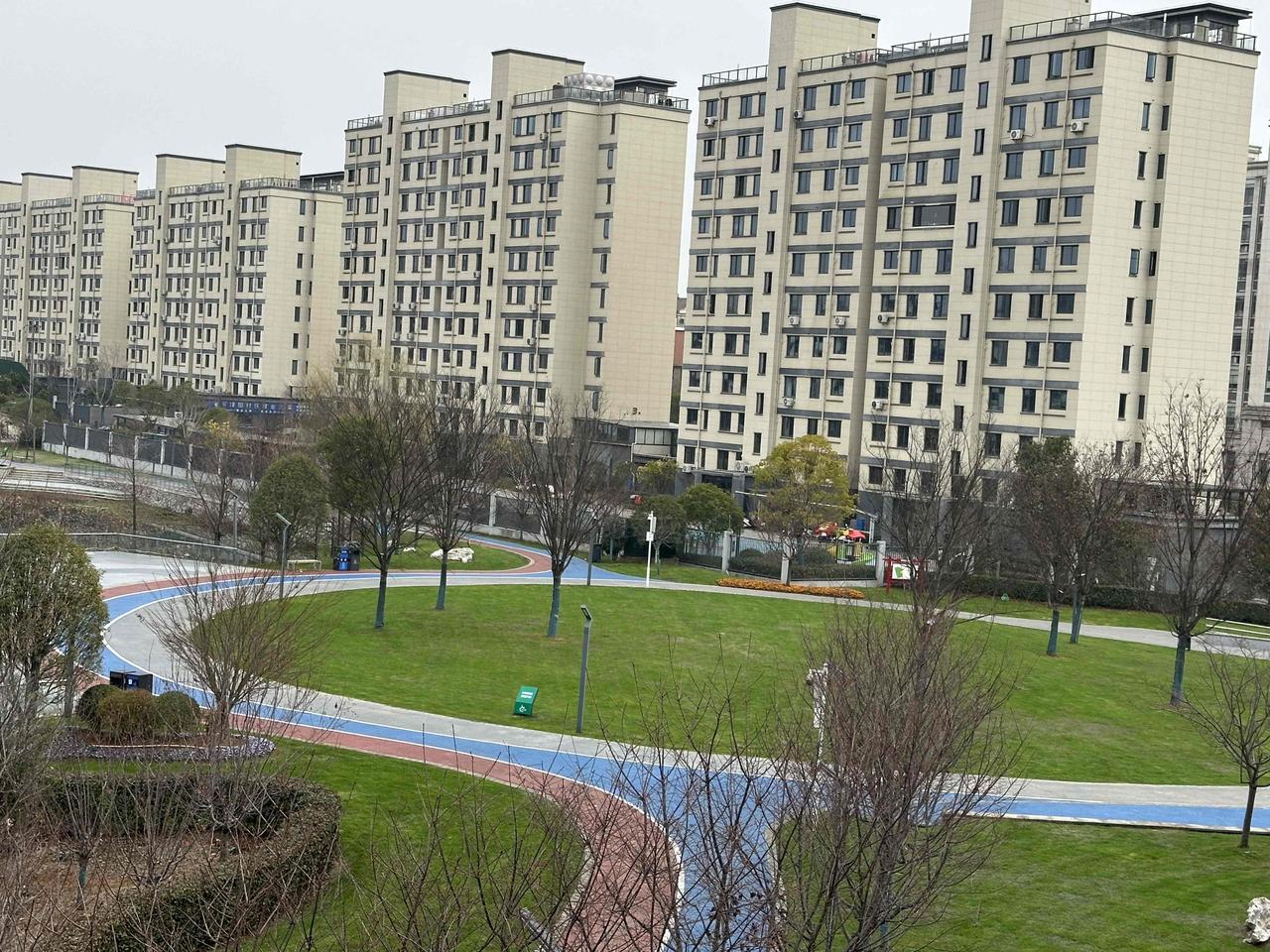 2026年第一次出行打车，而且是送老妈去医院做透析。

老妈出行带着轮椅，打车时