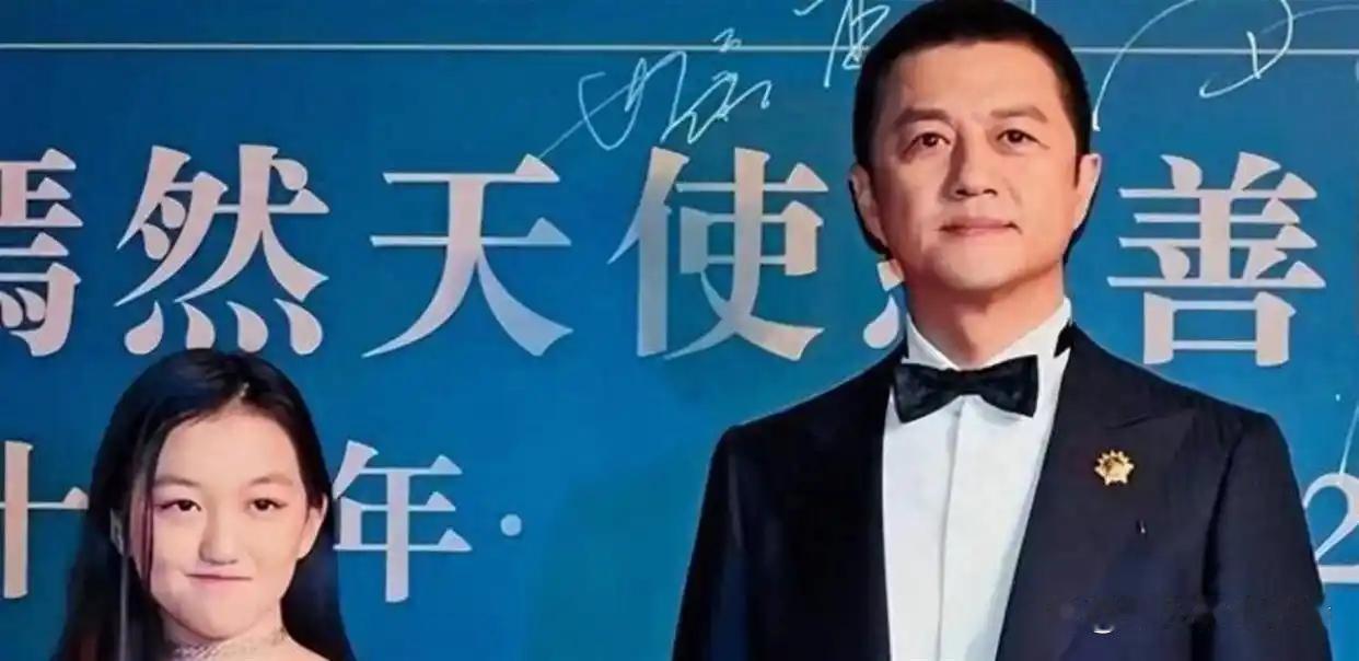 李亚鹏亲口透露李嫣除了英语其余全不及格，网友看完纷纷调侃，富二代的快乐你根本就不
