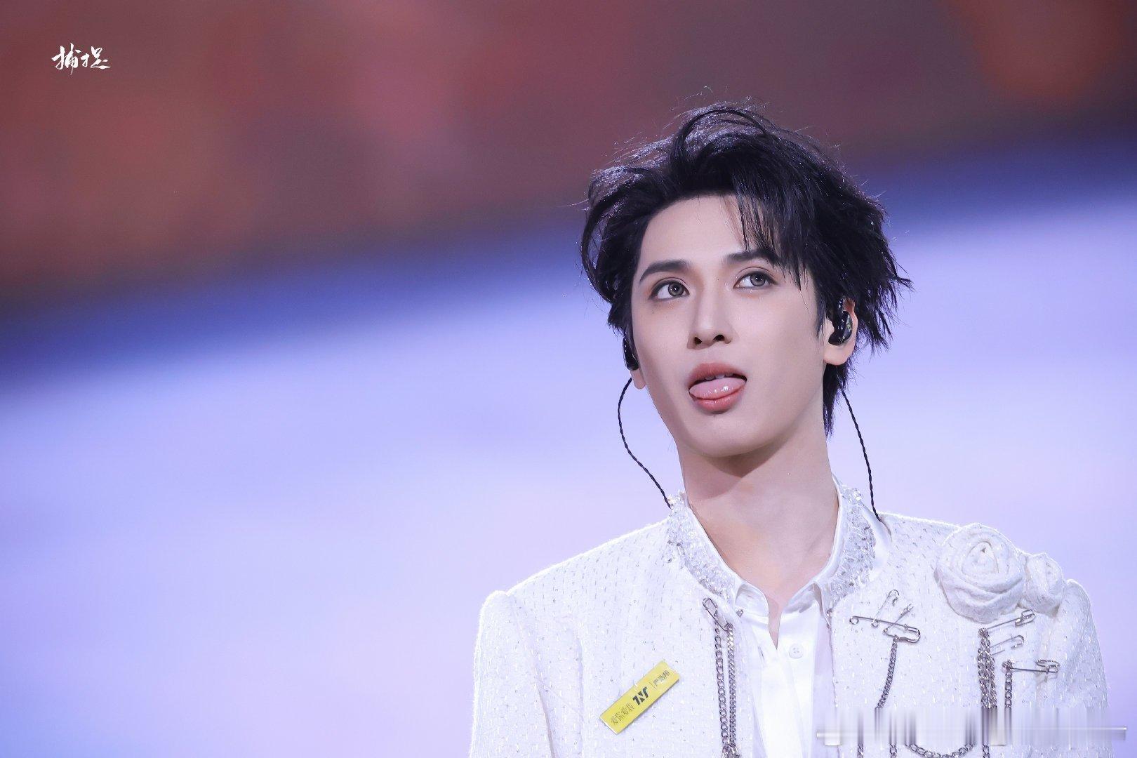 yhx yhx 𝕐𝕠𝕦 𝕒𝕣𝕖 𝕒𝕤 𝕣𝕠𝕞𝕒𝕟𝕥?