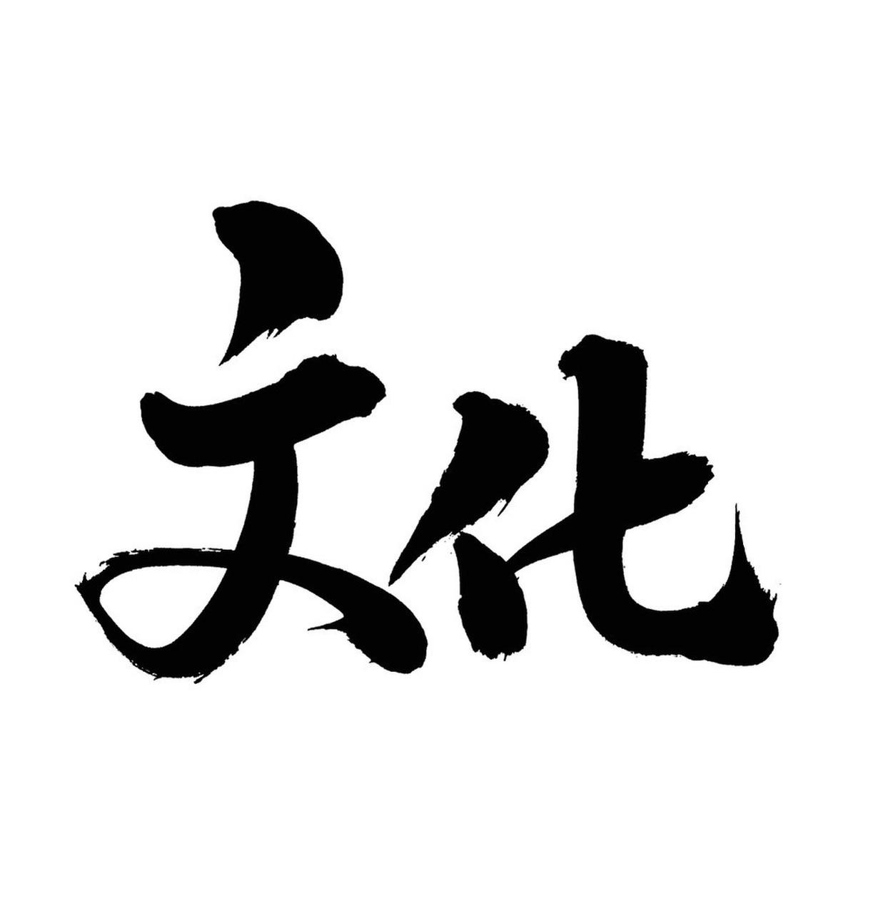 从艺术层面看，规模的扩大让更多中国传统艺术如国画、书法、陶瓷等有机会在美展出，也