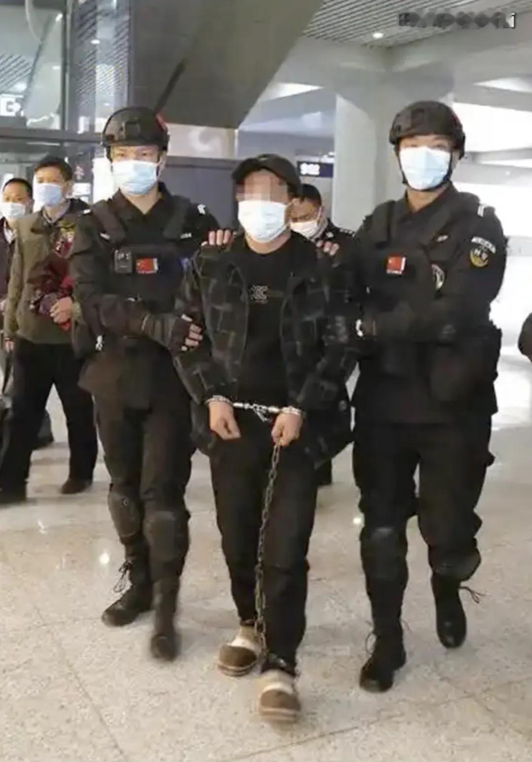 云南，一男子因为贪图亲嫂子的美貌，竟然趁嫂子午睡的时候进入房间侵犯了她。在跟嫂子