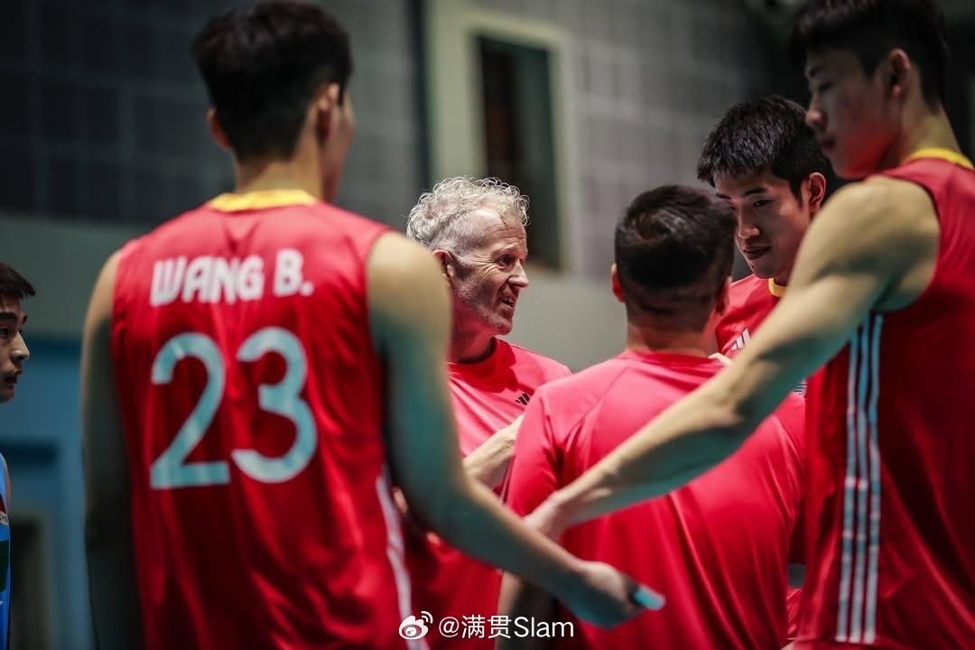 男排[超话]2025年男排世锦赛 中国🇨🇳男排出征前北仑照片📸 ​​​
