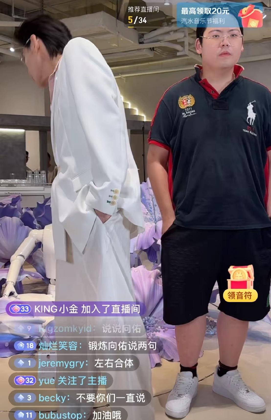 向佐真是把流量玩得明明白白。先是向佑注册社交账号，主动放低姿态向父母服软求和。