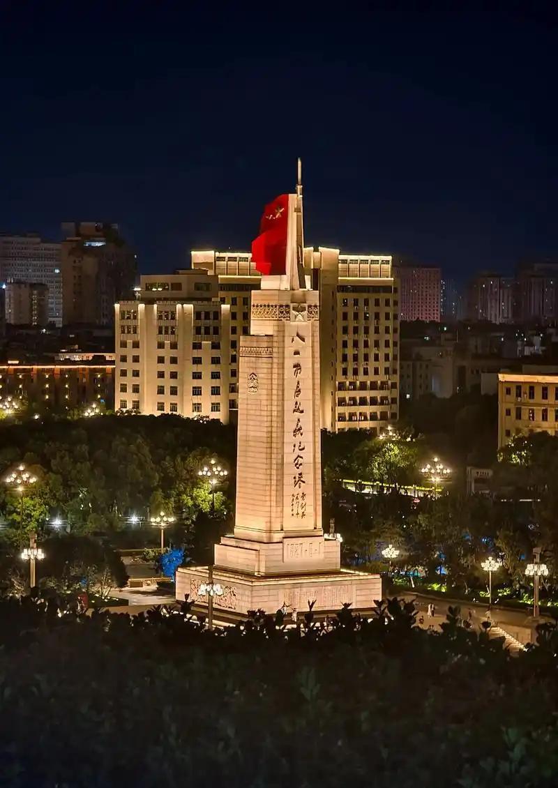 英雄城南昌：红色史诗，从来都在当下一座南昌城，半部红色史。这里的红色，不只是历史