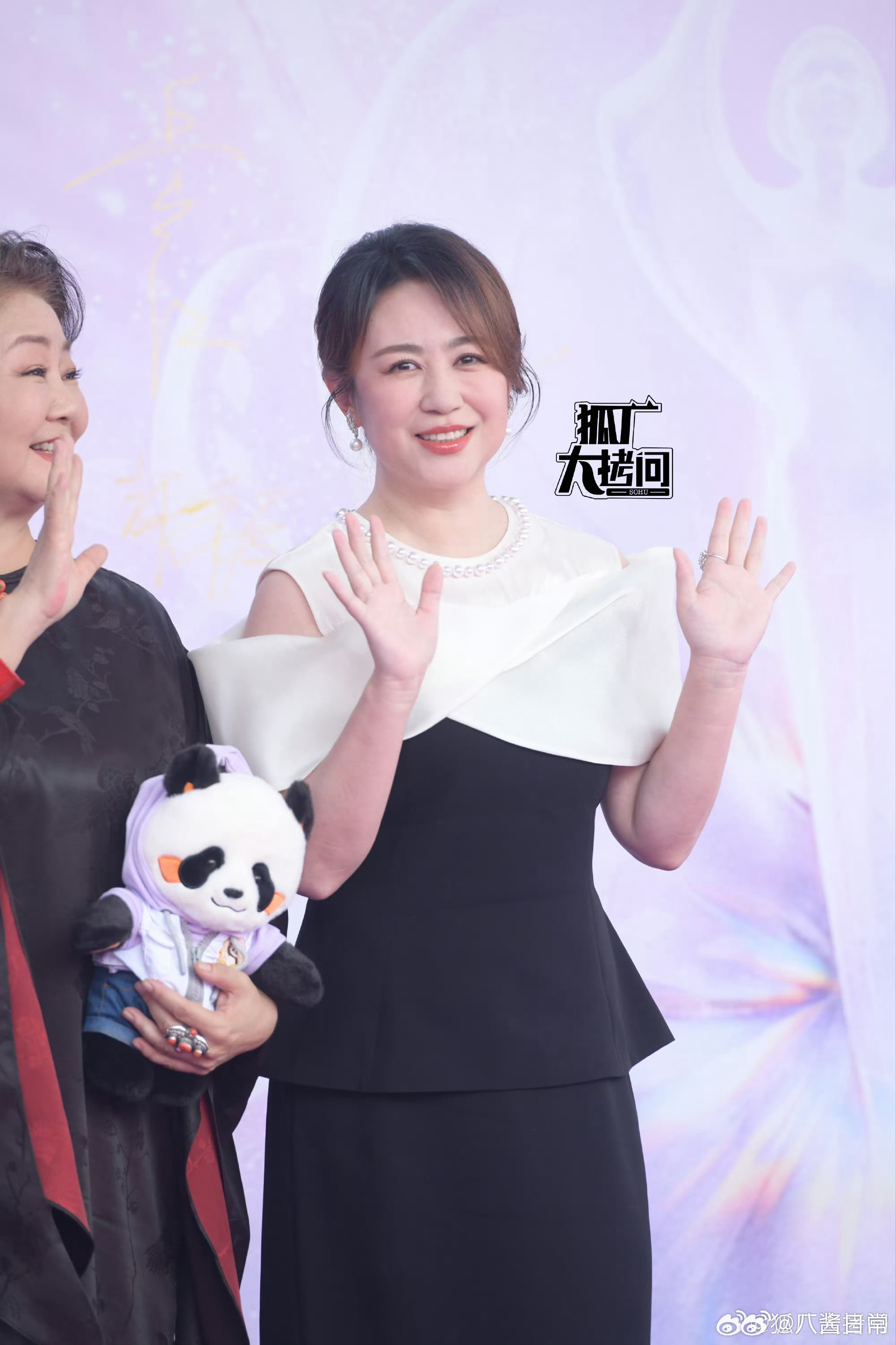 易烊千玺、朱一龙、张子枫、马丽、陈丽君、张新成、文俊辉百花奖红毯生图 易烊千玺百