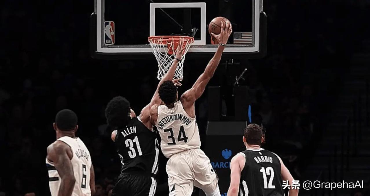 中锋贾勒特-阿伦在节目中谈到了这些年对位字母哥的经历。

阿伦表示：

“前几年