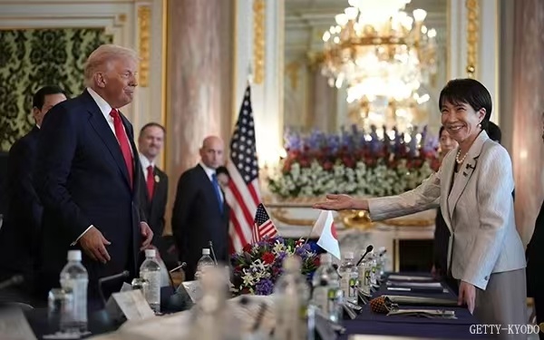 秦岭笑谈[超话]留个马尾辫装嫩，这笑容看起来有点谄媚[哈哈]日本首相高市早苗10