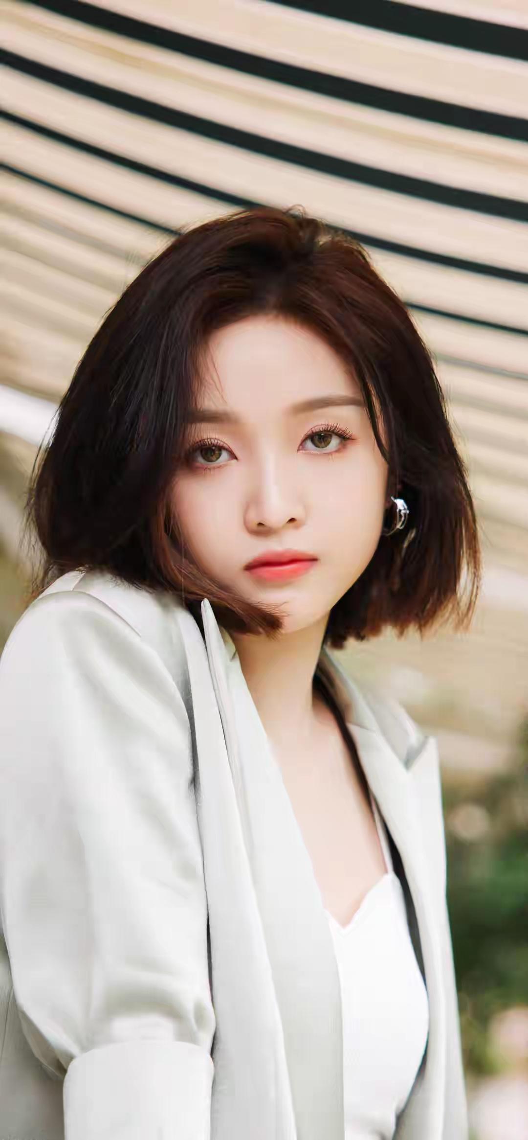 吴宣仪春节与智己从容出行