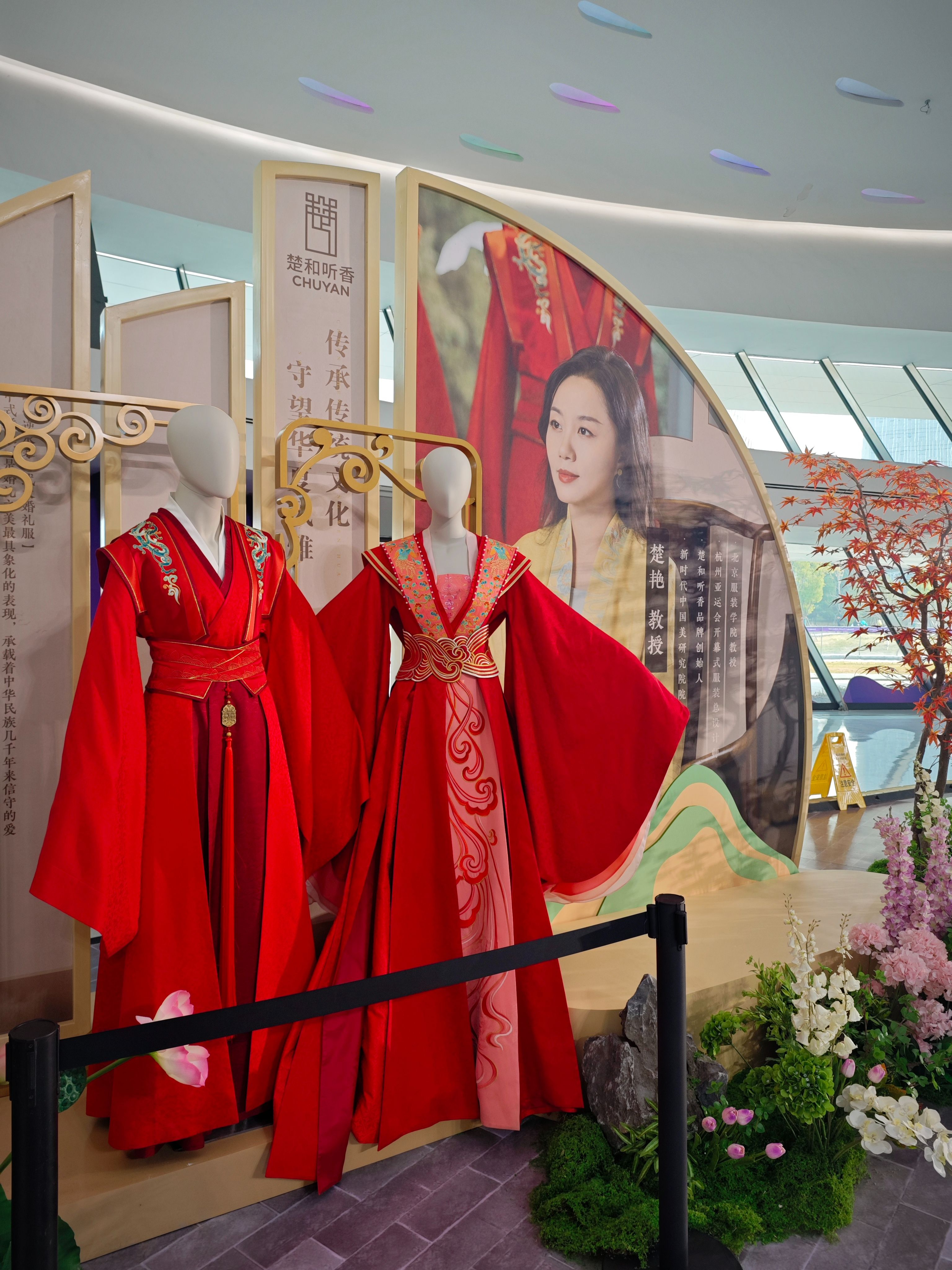 #小寒国风节# 国风节排面拉满！！各种非遗作品，寒式国风服装，还有各位好看的co