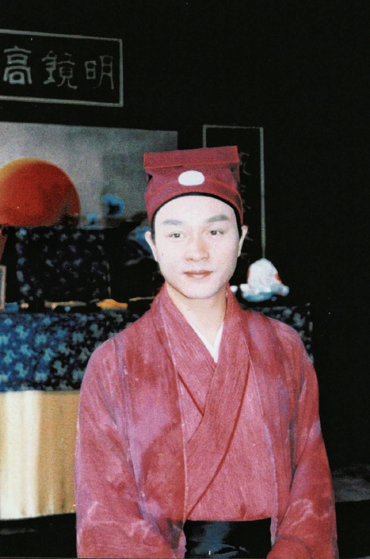 张国荣[超话]搭乘花絮去幕后 又至立秋立秋 ，柿子也快染红这第三季，凉意渐深之际