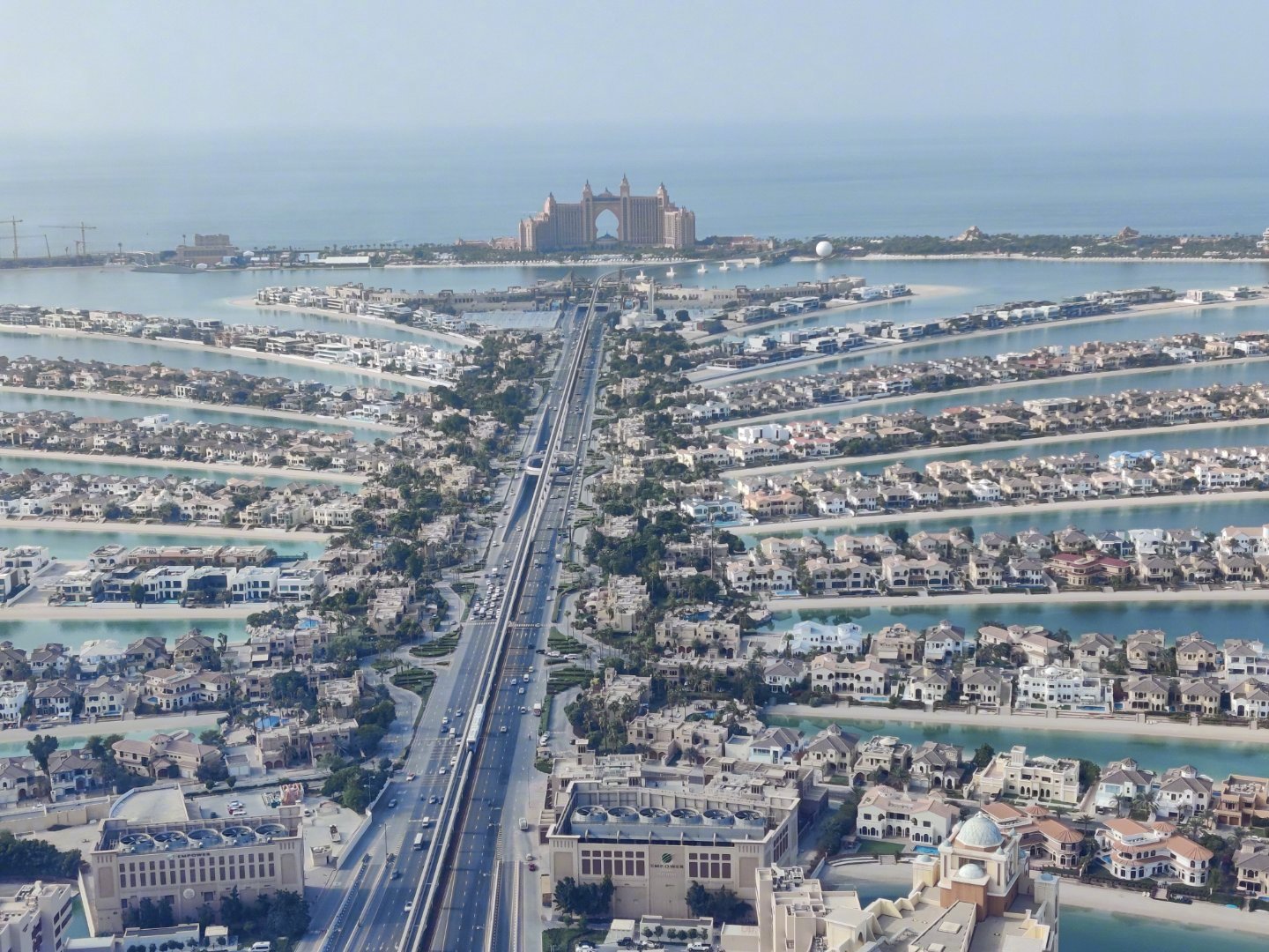 阿联酋航空暂停运营中东局势 阿联酋航空停运其实是个影响很大的事，迪拜本来就是亚欧