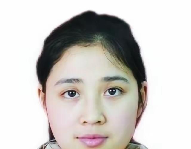 1990年，重庆忠县36岁的光棍邓和平，在寒风里捡到了一个襁褓中的女婴，从此他的