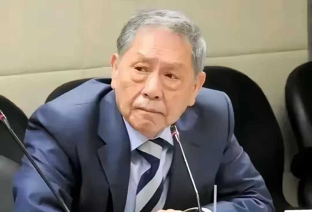 台湾退役中将帅化民说：这次日本军舰擅闯中国台湾海峡，向岛内台独分裂势力传递错误信