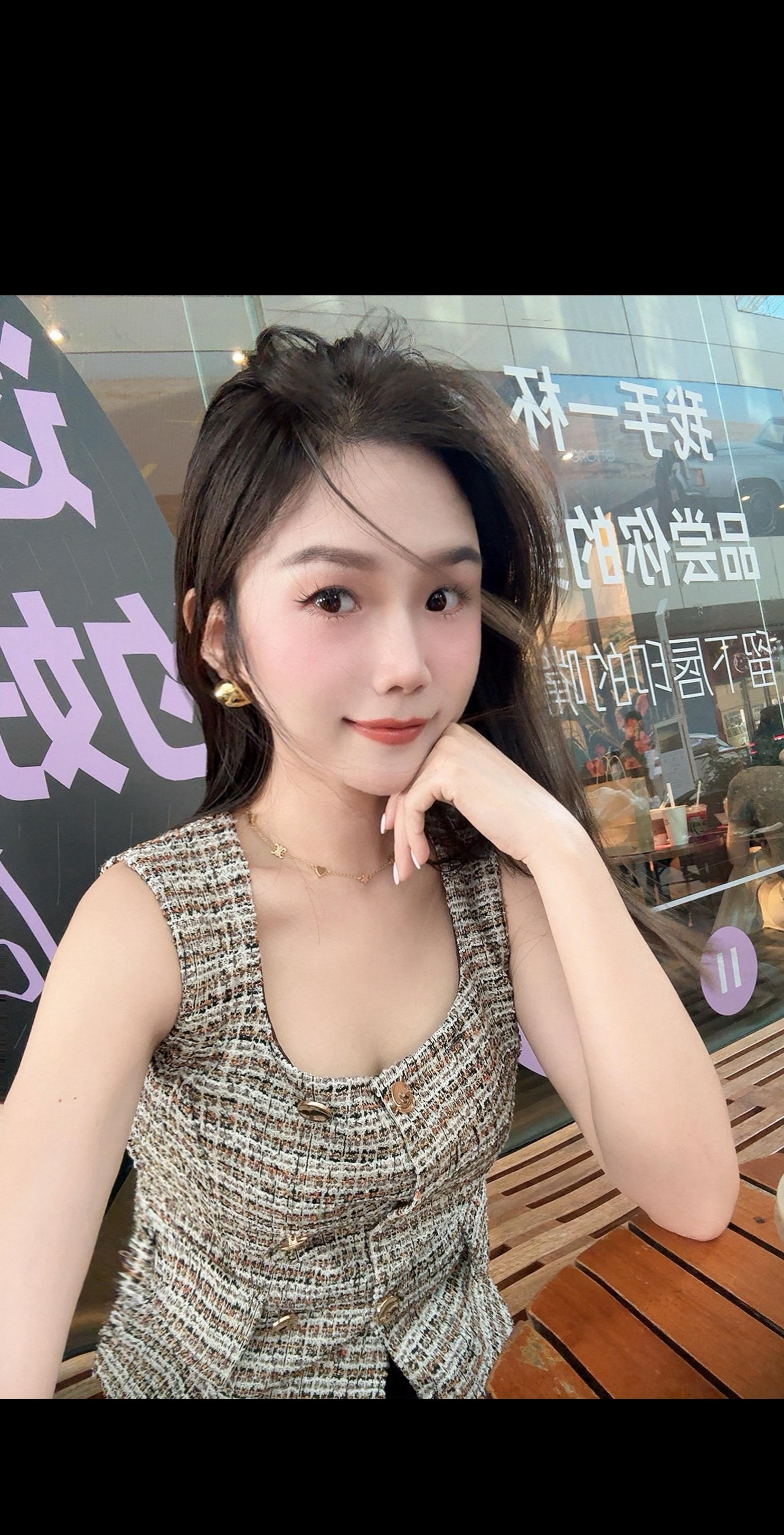 有人问我到底是个什么样性格的人，其实我自己也不清楚，热闹也行，独处也可...