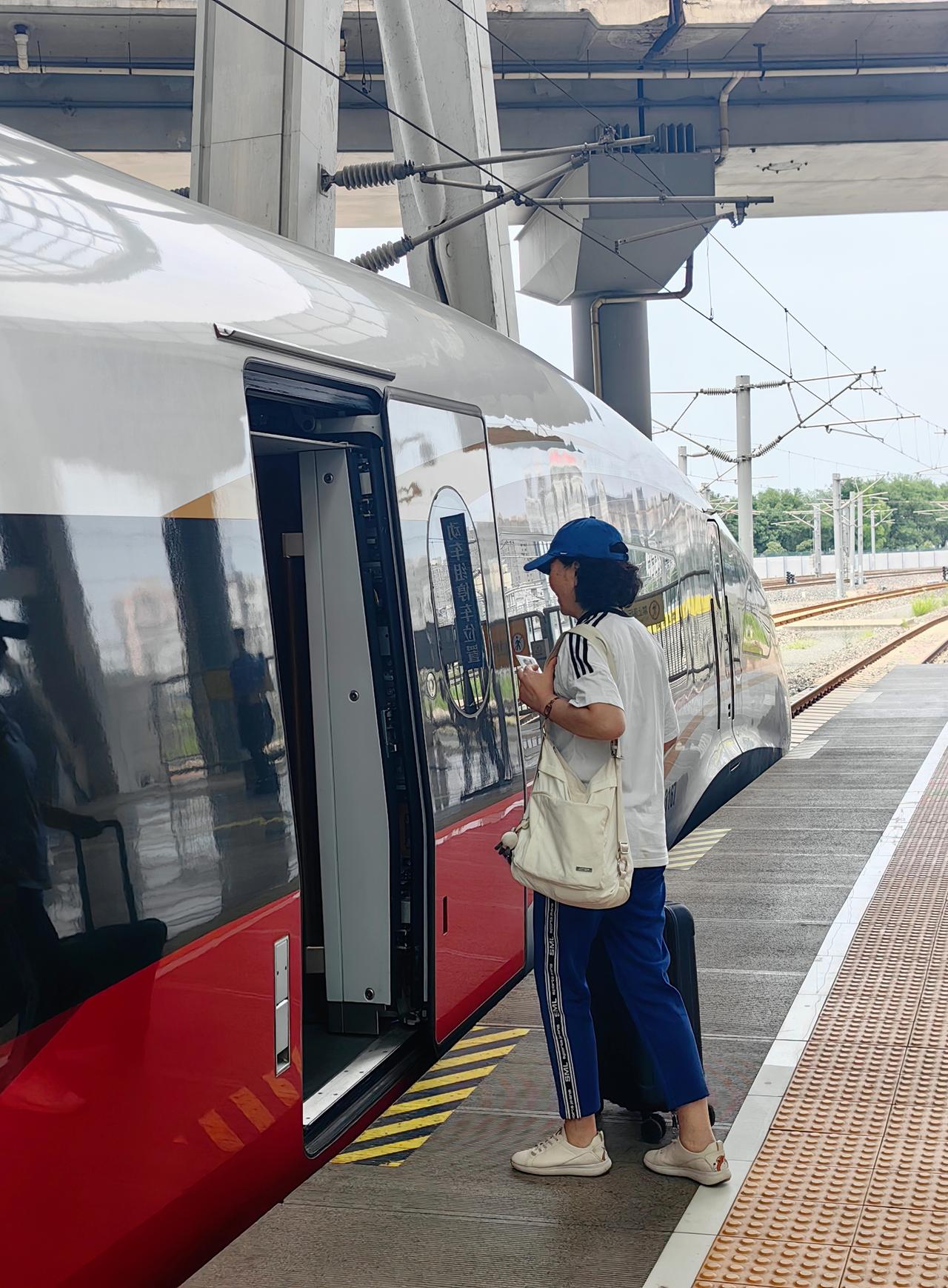 「一路车行，一念身安」
 — 姥姥手记 2026.6.21
我往返两趟高铁出行，