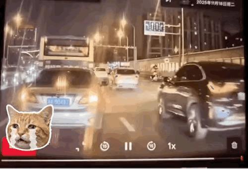 良心劝告：不要和运营车辆抢道，一则他们确实是赶时间，能不让绝对不会让你，二则运营