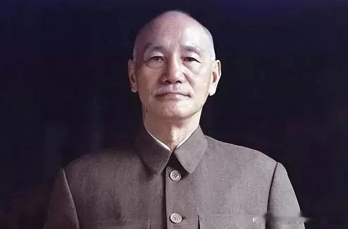 蒋介石一生只喝白开水、烟酒茶一概不碰，背后并非单纯养生，而是多重原因叠加的结果。