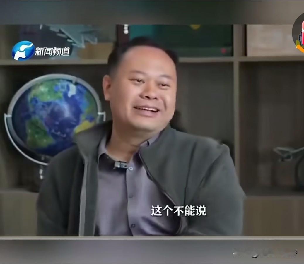 “听风的蚕”，本名朱唯一，可是个超厉害的人物！他1981年生于河南漯河，本是一名