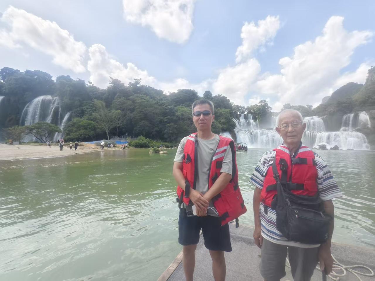 只要刘晓庆自己做过的坏事情     迟早都会被举报    举报者理应受到鼓励支持